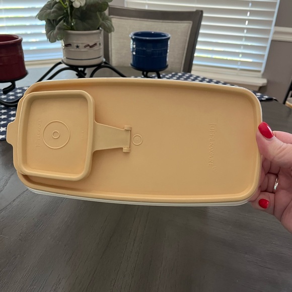 Tupperware large cereal - Picture 3 of 4